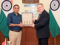 
      
      India-US officials discuss key issues of defence procurement
      
      