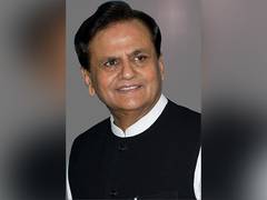 
      
      Congress leader Rahul Gandhi pays homage to Ahmed Patel
      
      