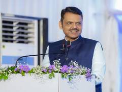
      
      Fadnavis calls up Uddhav Thackeray, Sharad Pawar
      
      