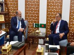 
      
      Pakistan Commerce Minister meets Bangladesh Commerce Advisor 
      
      