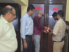 
      
      Man carries newborn's dead body to Lakhimpur Kheri DM's office
      
      