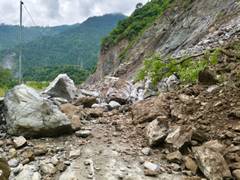 
      
      Uttarakhand: Yamunotri, Gangotri NH blocked amid heavy rainfall
      
      