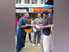 
      
      Akshay Kumar, Saif Ali Khan begin shooting for Haiwaan
      
      