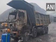 
      
      Miscreants torch six trucks in Hazaribagh
      
      