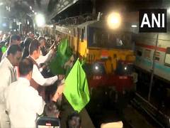 
      
      Maharashtra CM flags off Ganpati Special train to Sawantwadi 
      
      