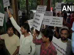 
      
      Protesters disrupt Syeda Hameed's Delhi event over 'Bangladeshis can stay in India' remark
      
      
