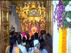 
      
      Maharashtra: Devotees offer prayers at Shree Siddhivinayak Temple
      
      