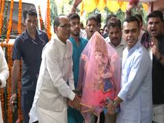 
      
      Shivraj Singh Chouhan welcomes Lord Ganesha at Bhopal residence
      
      