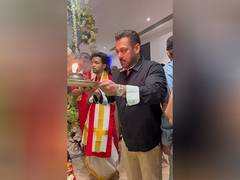 
      
      Ganesh Chaturthi 2025: Salman Khan performes aarti
      
      