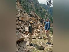 
      
      Chamoli Police issue traffic advisory on Joshimath road route 
      
      