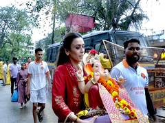 
      
      Hrishitaa Bhatt bids adieu to Bappa with love, devotion 
      
      