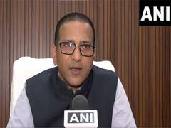 
      
      Priority s to remove river bed material to lower Yamuna water
      
      