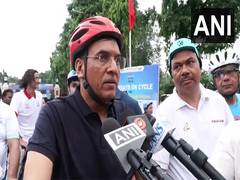 
      
      Mansukh Mandaviya participates in Fit India cycle rally
      
      