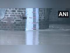
      
      Delhi: Yamuna crosses danger level mark, flows above 205.33m
      
      