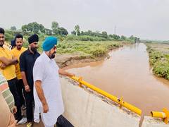 
      
       MLA Kuljeet Randhawa reviews Ghaggar River Tiwana embankment
      
      