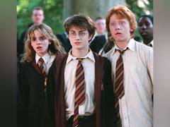
      
      ‘Harry Potter’ cast reunion “impossible: Chris Columbus
      
      