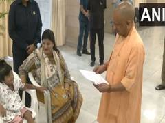 
      
      CM Yogi assures admission to young girl at Janata Darshan 
      
      
