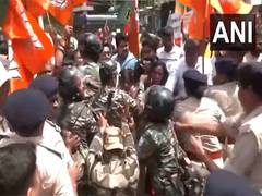 
      
      Police and BJP workers clash in Ranchi 
      
      