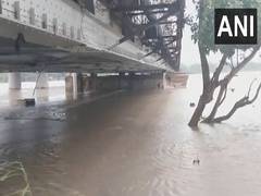 
      
      Delhi: Authorities order closure of Old Railway Bridge
      
      