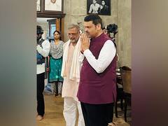 
      
      CM Fadnavis visits Nana Patekar's residence for Ganpati darshan
      
      