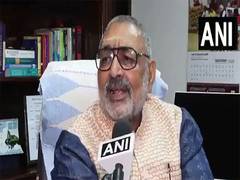 
      
      Giriraj Singh on Congress MP's 