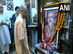 
      
      UP CM Yogi offers prayers at Hanuman Garhi temple in Ayodhya
      
      