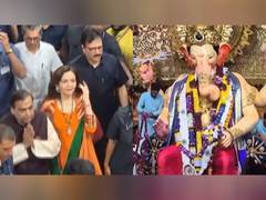 
      
      Mukesh Ambani, Nita Ambani visit Lalbaugcha Raja to offer prayers
      
      