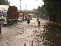 
      
      Delhi: Yamuna water level drops
      
      