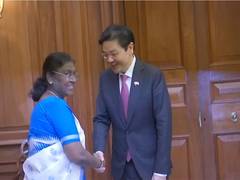 
      
      Singapore PM Wong meets President Droupadi Murmu
      
      