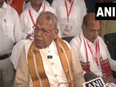 
      
      Jitan Ram Manjhi hints at Dalit CM for Bihar
      
      