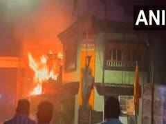 
      
      Mumbai: Fire breaks out at firecracker shop in Malad
      
      