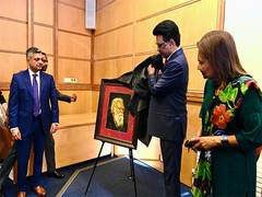 
      
      Tamil Nadu CM MK Stalin unveils Periyar's portrait at Oxford Univ
      
      
