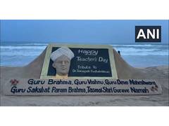 
      
      Pattnaik pays tribute to S Radhakrishnan with sand art
      
      