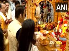 
      
      Maharashtra CM Fadnavis performs Ganesh aarti 
      
      