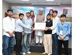 
      
      Union Minister Shri Bhupender Yadav Felicitates Lakhpati
      
      