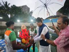 
      
      Union Minister Piyush Goyal performs Ganpati visarjan in Mumbai
      
      