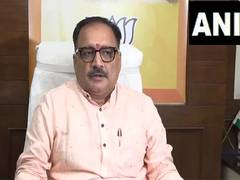 
      
      Delhi BJP President criticises Arvind Kejriwal for Gujarat visit 
      
      