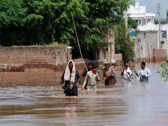 
      
      Pak: 5 die as boat carrying flood evacuees capsizes
      
      