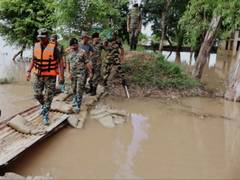 
      
      IG BSF Punjab visits flood-affected border areas in Ferozepur
      
      