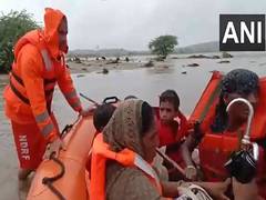 
      
      Gujarat: SDRF rescues 9 people stranded from flooded Sabarmati
      
      