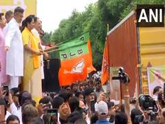 
      
      Delhi CM flags off trucks carrying relief material for Punjab flo
      
      