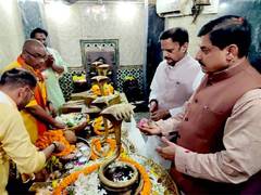 
      
      MP CM Yadav Mohan Yadav performs Pooja and Rudrabhishek
      
      