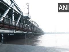 
      
      Yamuna flows below danger mark in Delhi
      
      