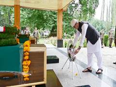 
      
      JK CM Omar Abdullah pays tribute to two fallen soldiers 
      
      