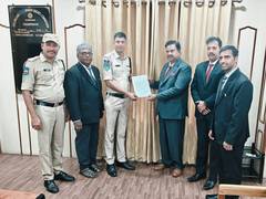 
      
      Telangana: TGHRC Chairperson appreciates CAR Constable 
      
      