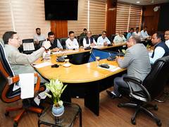 
      
      Uttarakhand CM meets inter-ministerial central team 
      
      