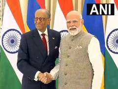 
      
      PM Modi, Mauritius PM Ramgoolam meet in Varanasi
      
      