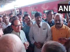 
      
      Shivraj Singh Chouhan arrives in Satna; receives rousing welcome
      
      