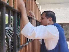 
      
      Farooq Abdullah meets Sanjay Singh in Srinagar
      
      