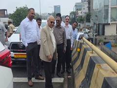 
      
      SCCoRS Chairman commends GHMC’s road safety, maintenance measures
      
      